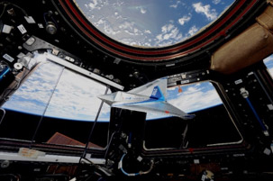 大西宇宙飛行士が宇宙船の中で飛ばした紙ヒコーキ 提供：折り紙ヒコーキ協会様